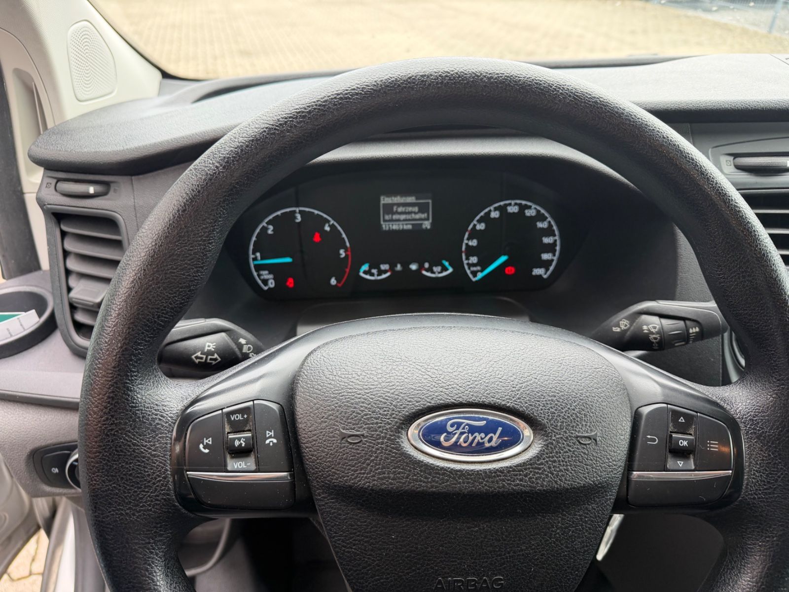 Fahrzeugabbildung Ford Transit Custom AHK 2,5 to