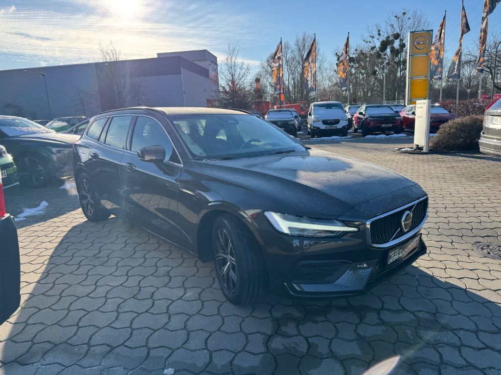 Fahrzeugabbildung Volvo V60 B3 B DKG Core+ACC+Kamera+LED