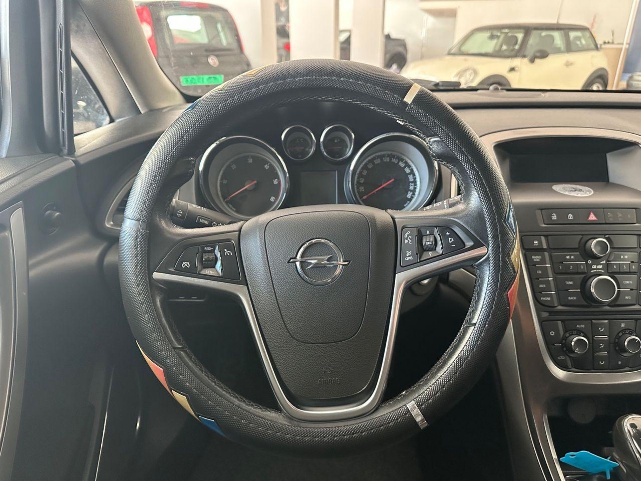 Opel Astra 2012 — photo 10