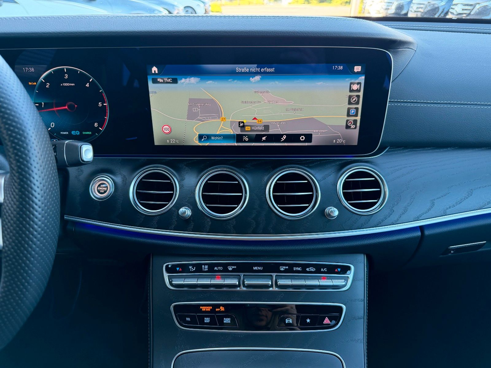 Fahrzeugabbildung Mercedes-Benz E 220d T AMG+Distr+MultiB+AHK+Ambiente+