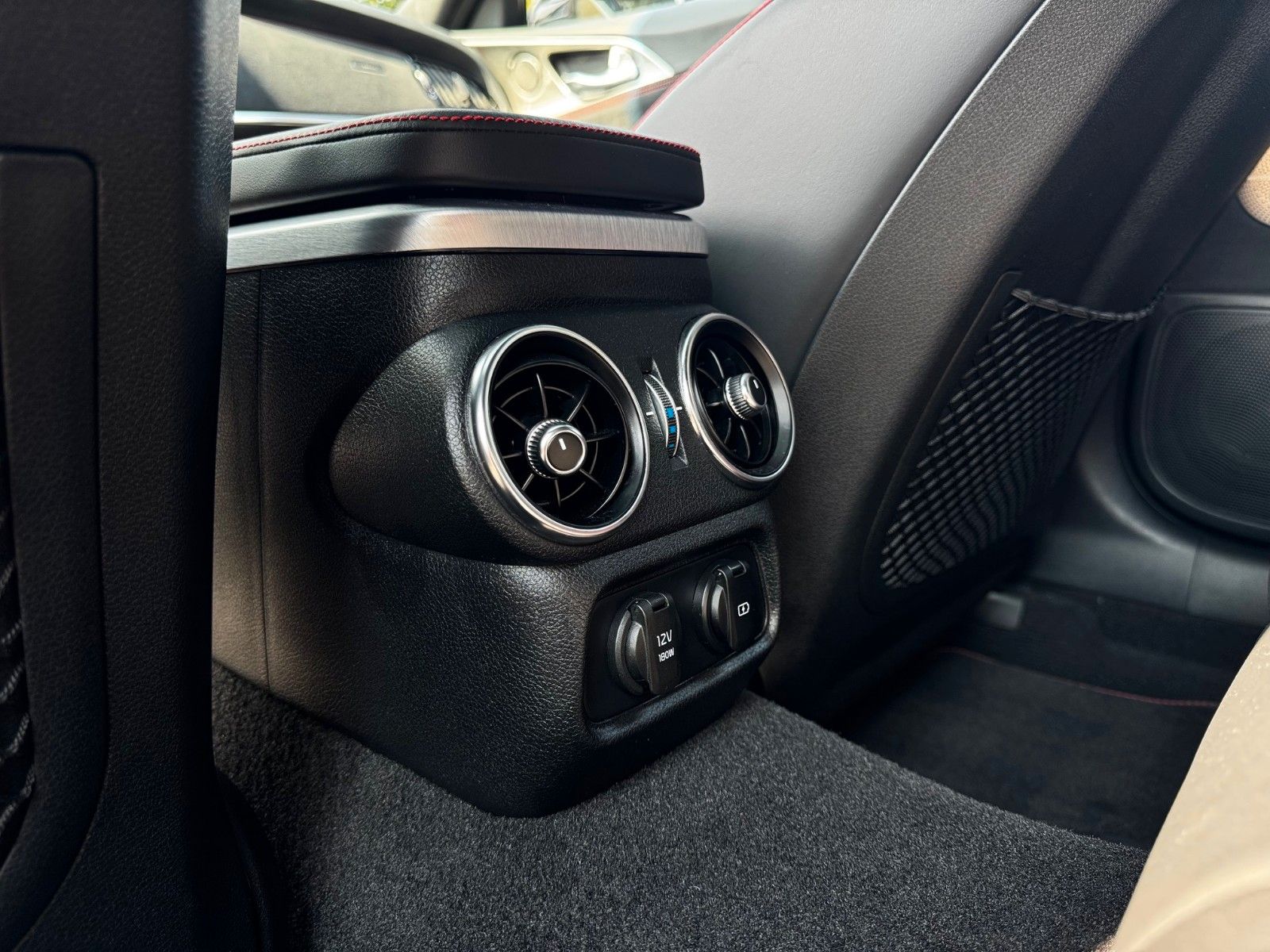 Fahrzeugabbildung Kia STINGER 3.3T AWD GT 360° GLASDACH 366PS