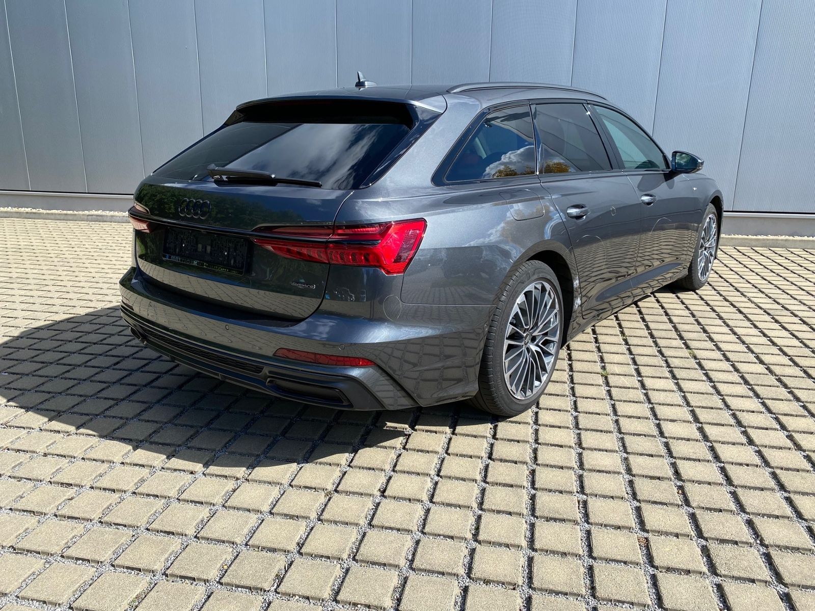 A6 Avant Sport 55 TFSI e 367 PS qu. S-tr. BLACK-