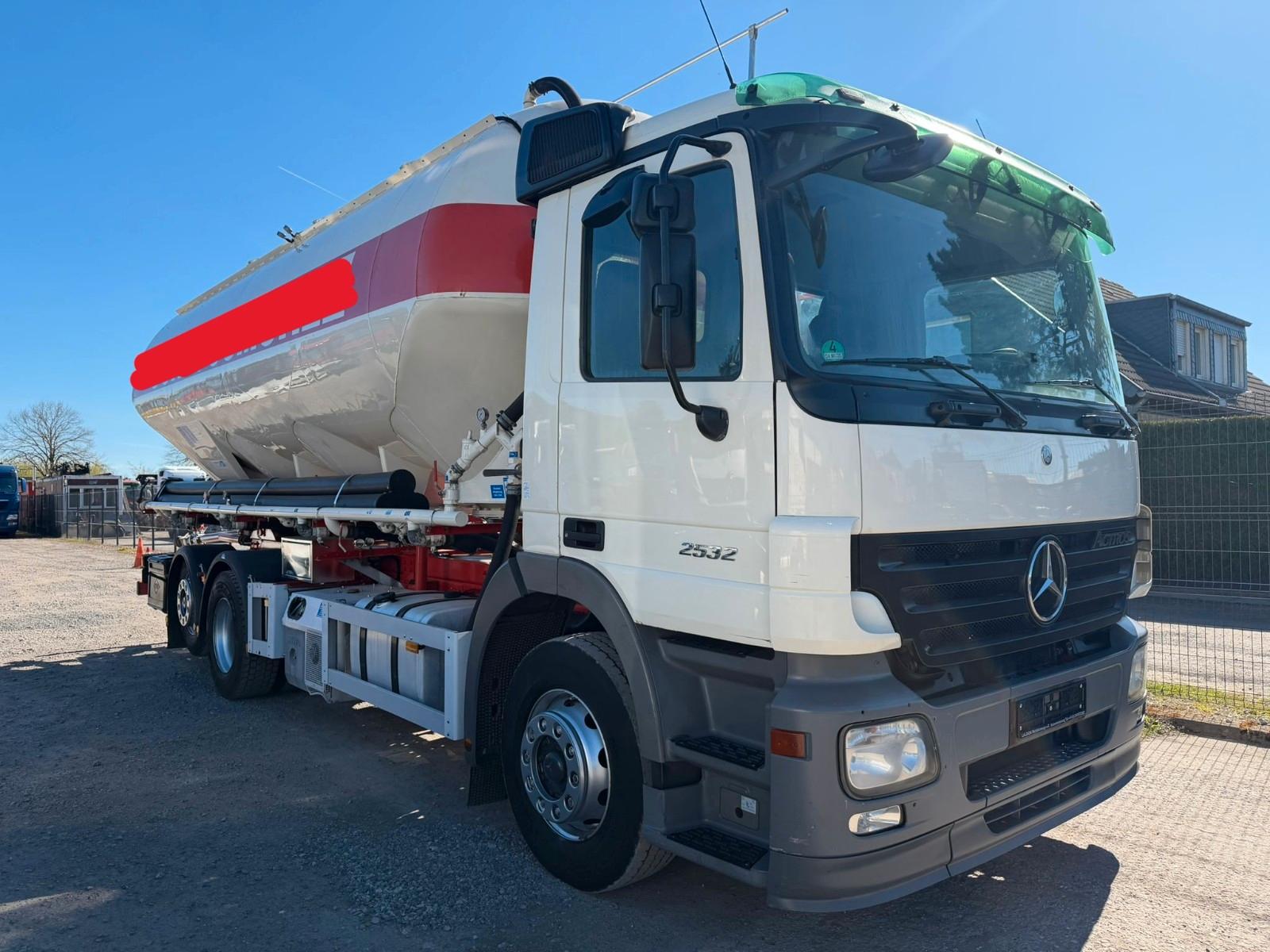 Mercedes-Benz 2532 Silo 30m³ 254