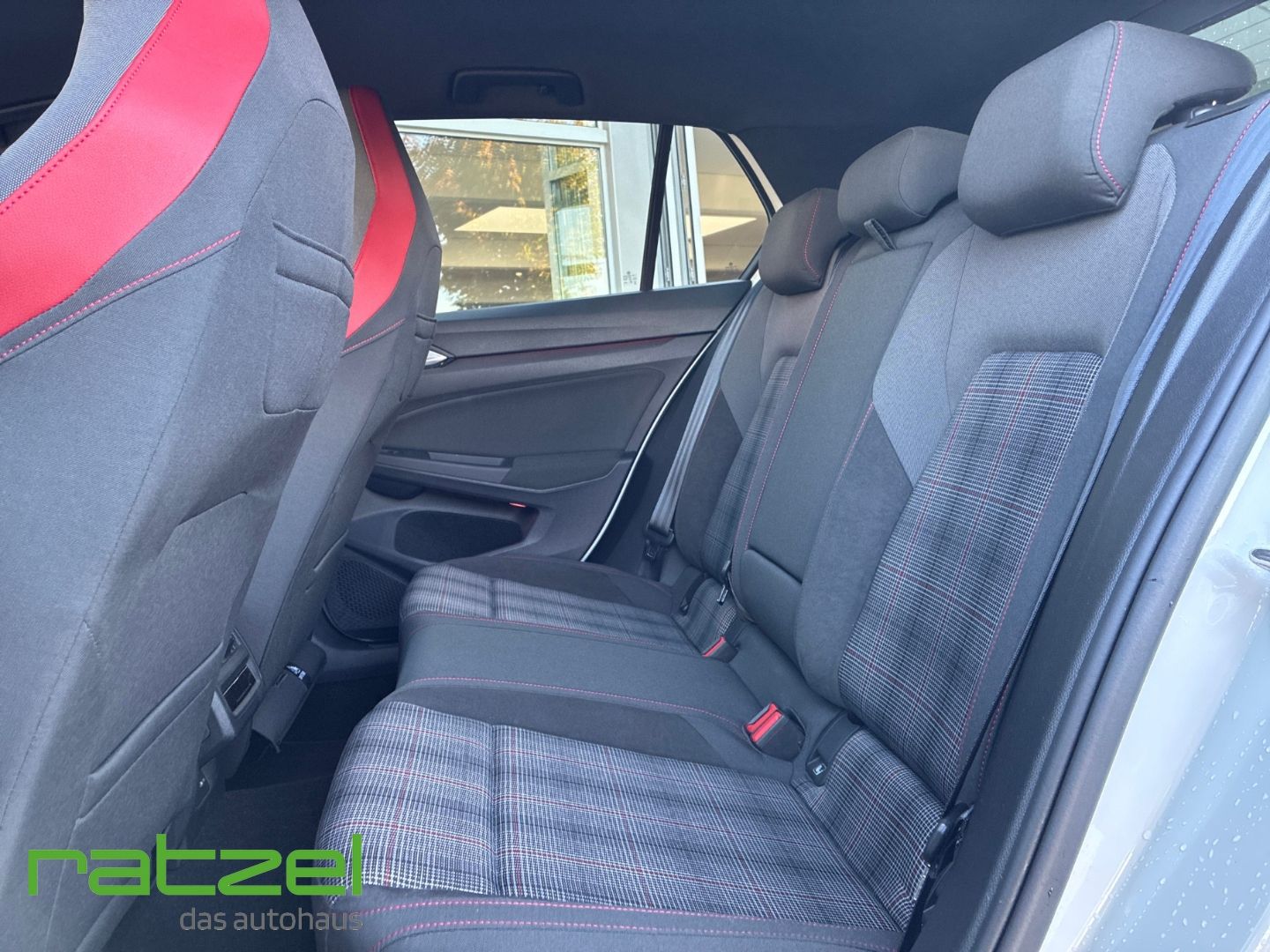 Fahrzeugabbildung Volkswagen Golf GTI 2.0 TSI DSG Navi + DigiTacho + LED + AC