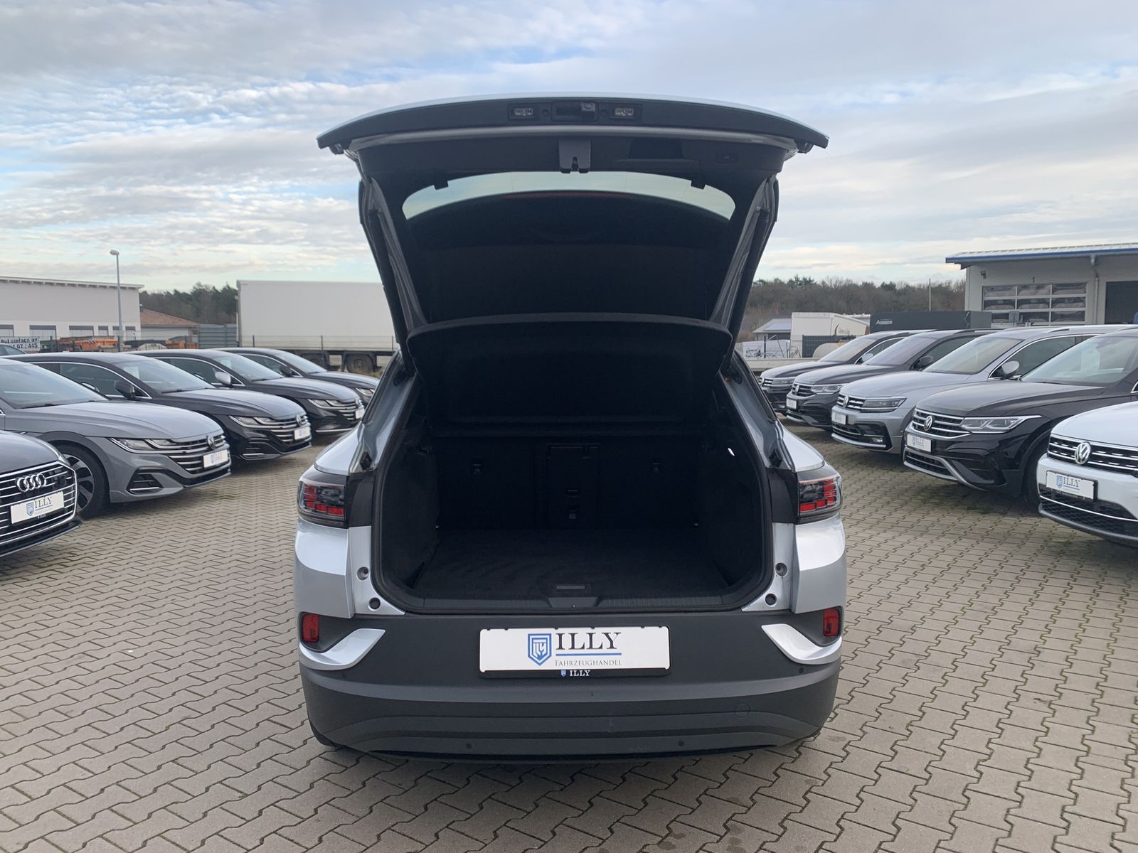 Fahrzeugabbildung Volkswagen ID.4 Pro Performance 150kW*Tech*Pano*LED-Matrix*