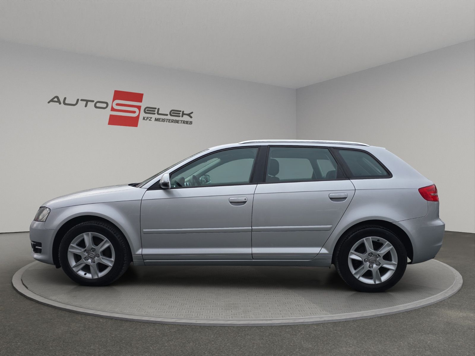 Fahrzeugabbildung Audi A3 Sportback 1.2 TFSI Attraction+Klima+SHZ