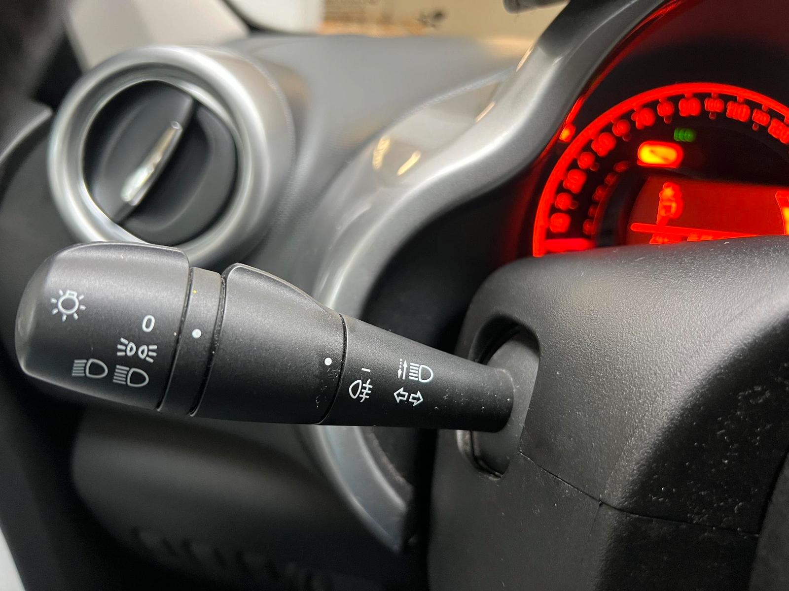 Renault Twingo AUTOMATIK|ALLWETTER|SCHECKHEFT|PARKSENSOR