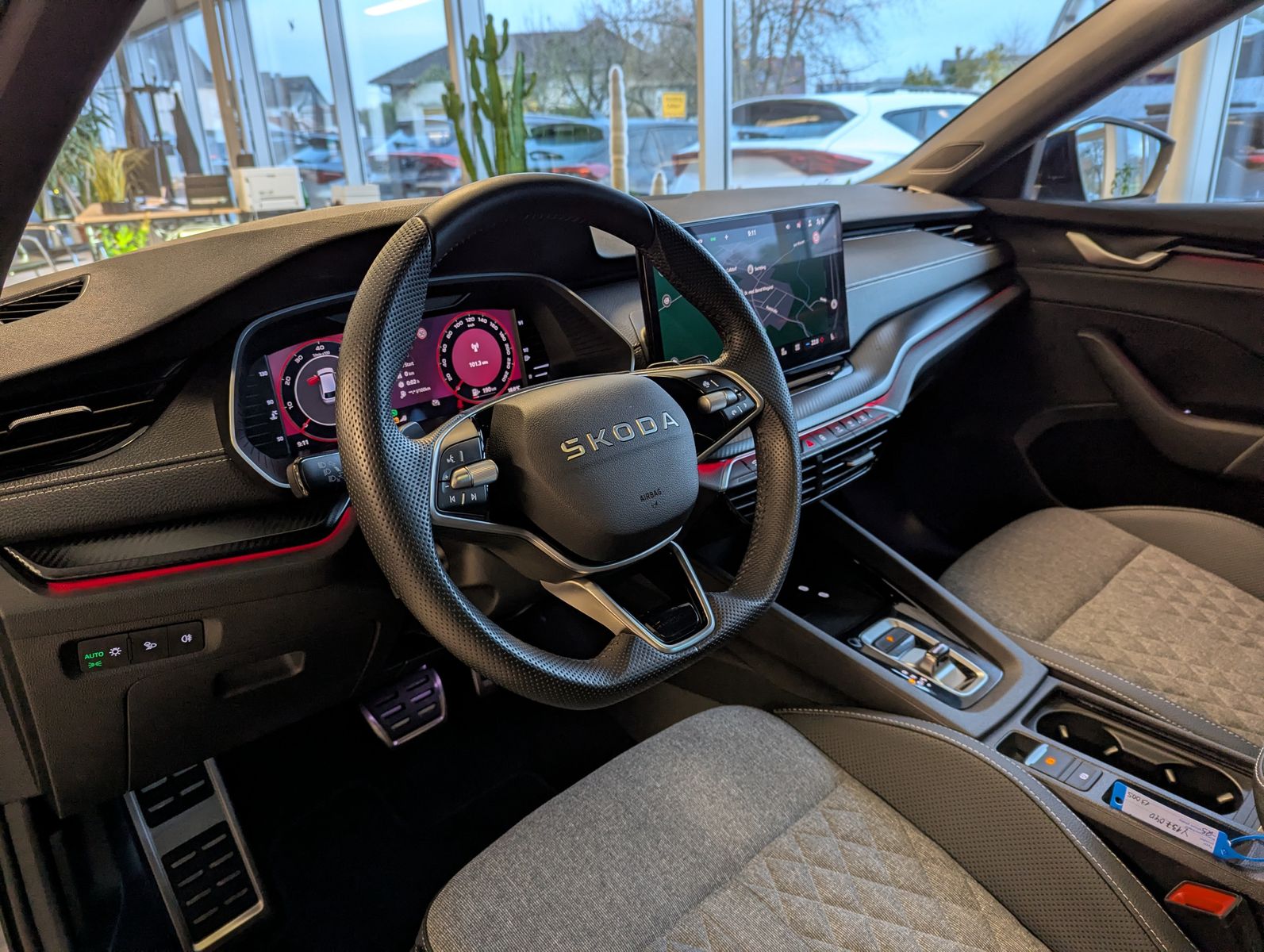 Изображение автомобиля SKODA Octavia 1.5 TSI Sportline Pano Martix Cam AHK