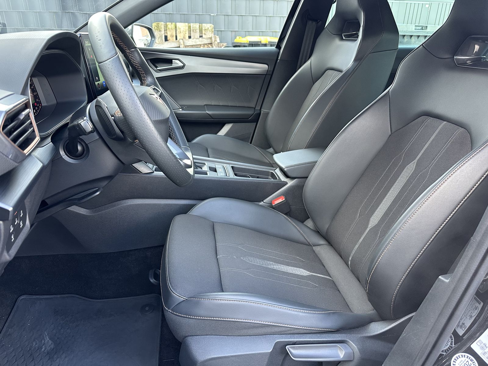 Fahrzeugabbildung CUPRA Leon Sportstourer 1.4 VZ e-Hybrid NAV+LED+VC+KAM