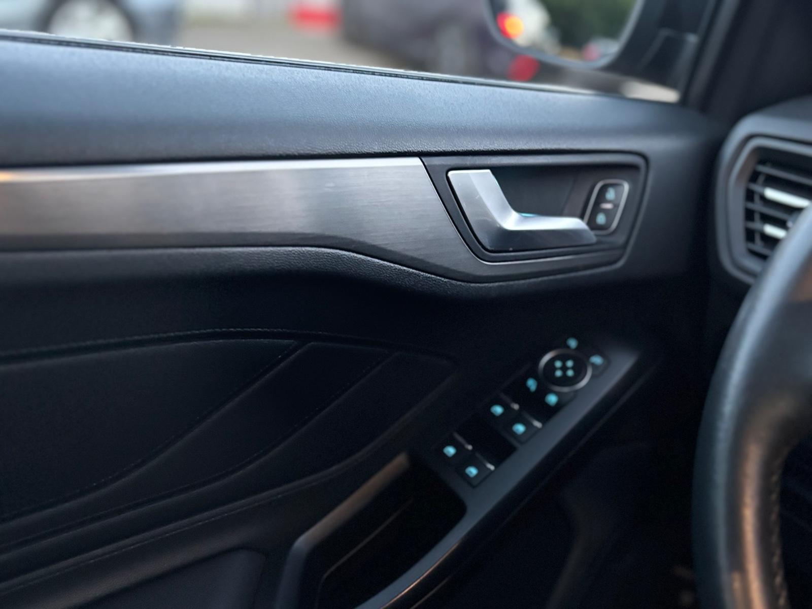 Ford Focus Turn. *Titanium*1.Hand*AHK*TÜV NEU!!
