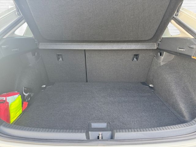 Fahrzeugabbildung Volkswagen Taigo Life 1.0 TSI 95 PS 5-Gang APP LED SHZG