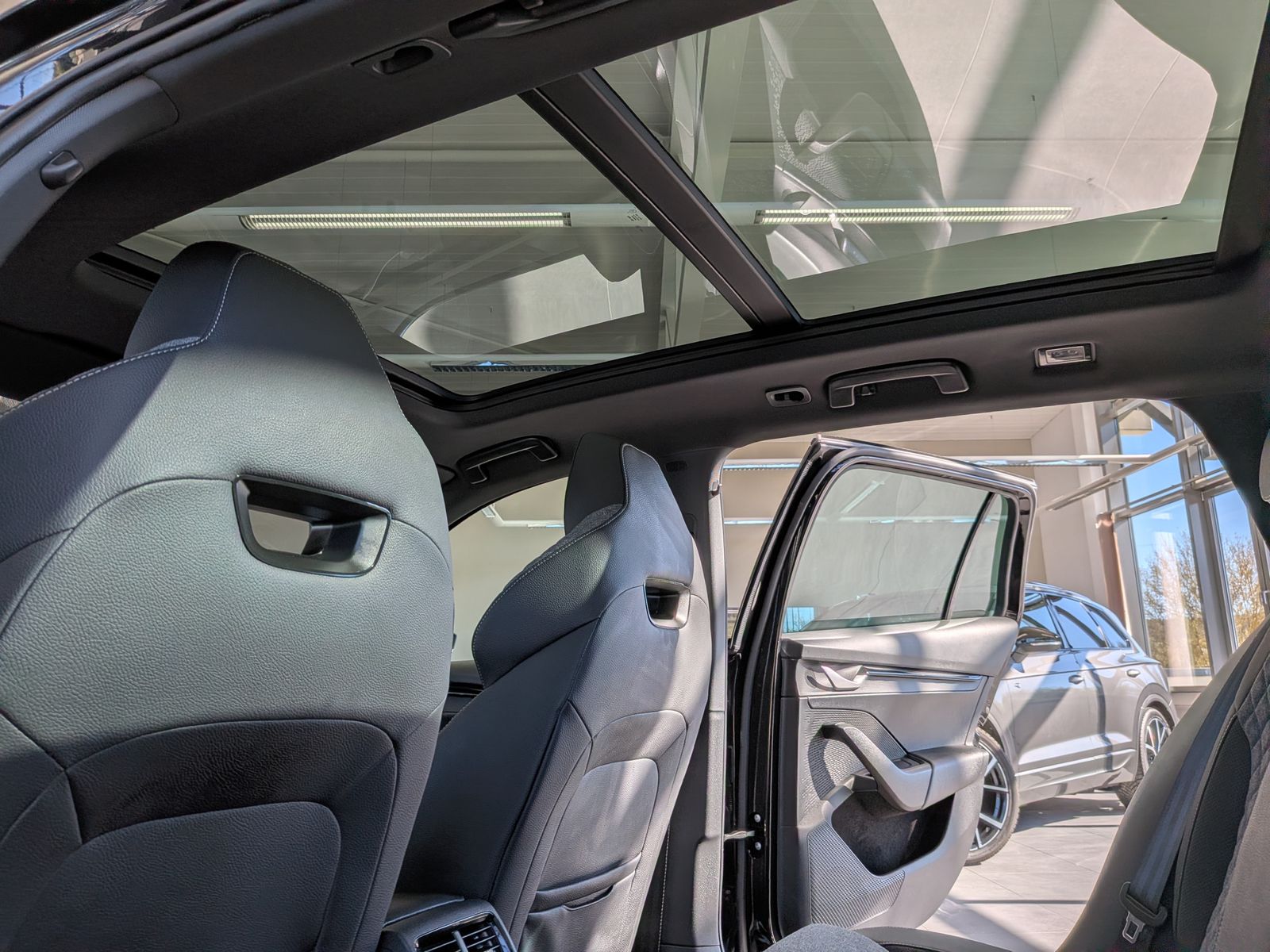 Fahrzeugabbildung SKODA Octavia 1.5 TSI Sportline Pano Matrix AHK 5J-Gar