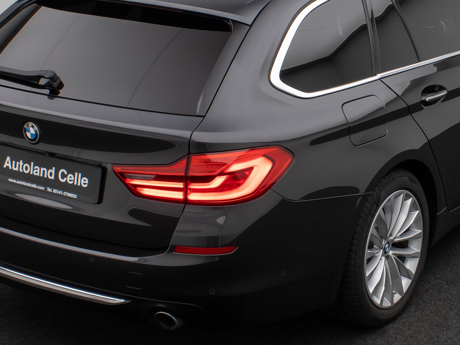 Fahrzeugabbildung BMW 530i xD Luxury Line Panorama 360°HUD H/K Massage