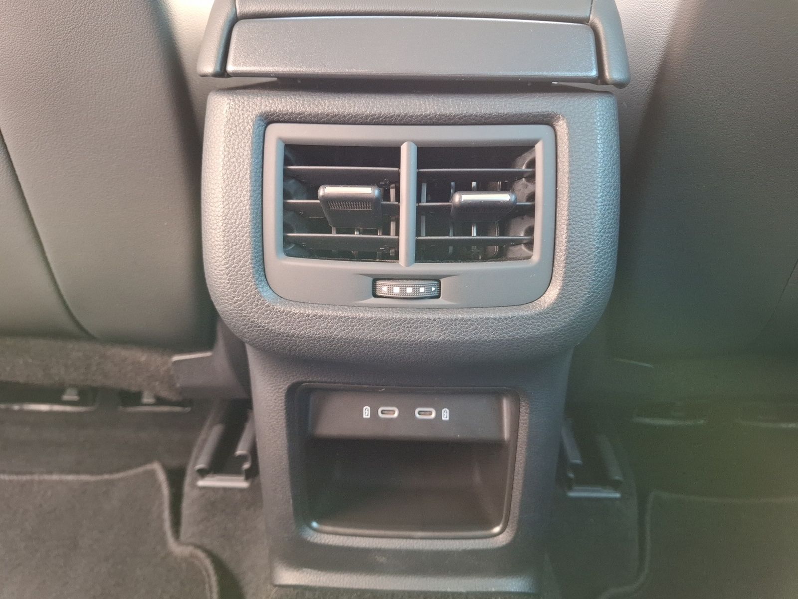 Fahrzeugabbildung SEAT Ateca TDI FR-Line DSG LED Navi ACC RFK SH 18"