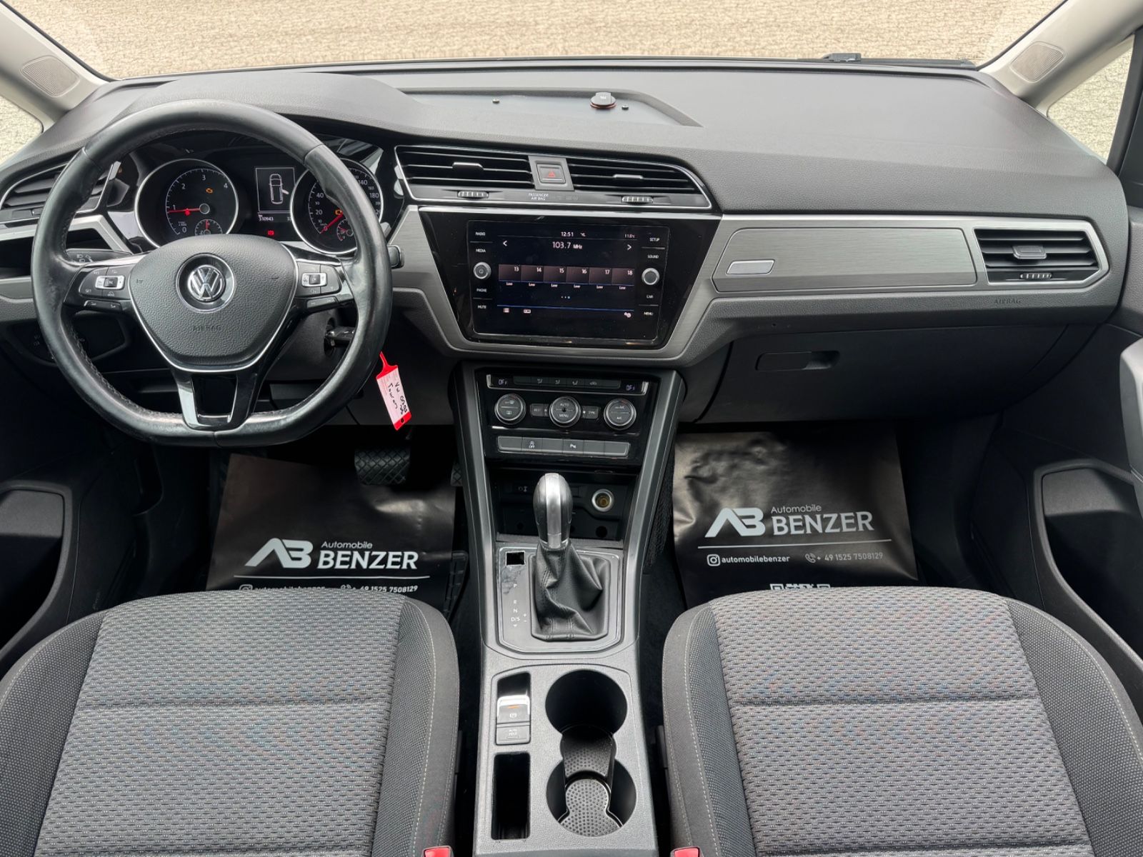 Fahrzeugabbildung Volkswagen Touran Comfortline/DSG/5-Sitzer/PDC
