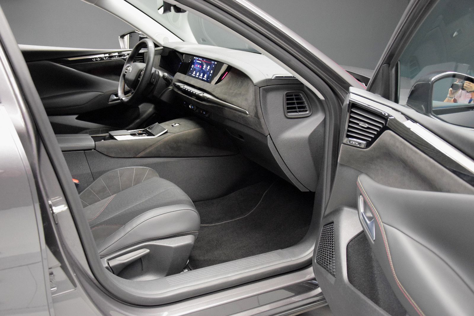 Fahrzeugabbildung DS Automobiles DS4 Performance Line Kamera Sitzheizung