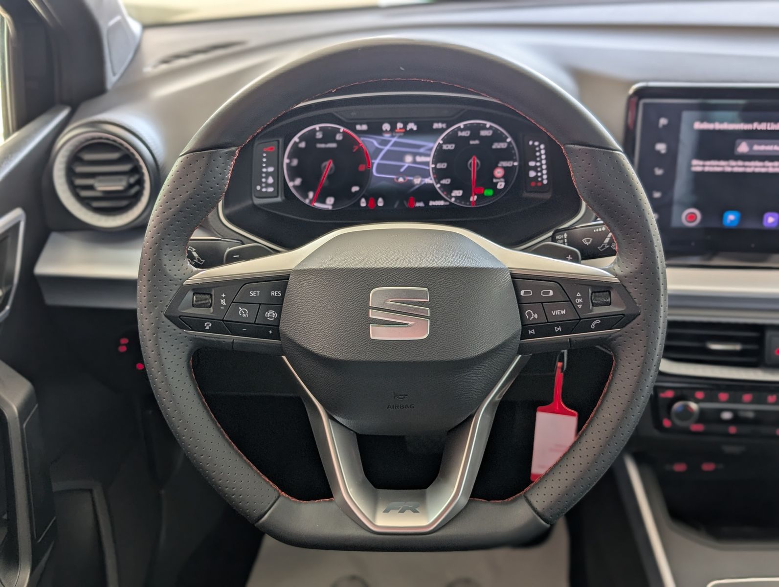 Fahrzeugabbildung SEAT Arona 1.5 TSI FR DSG ACC LED AHK KAM DINAMICA 18