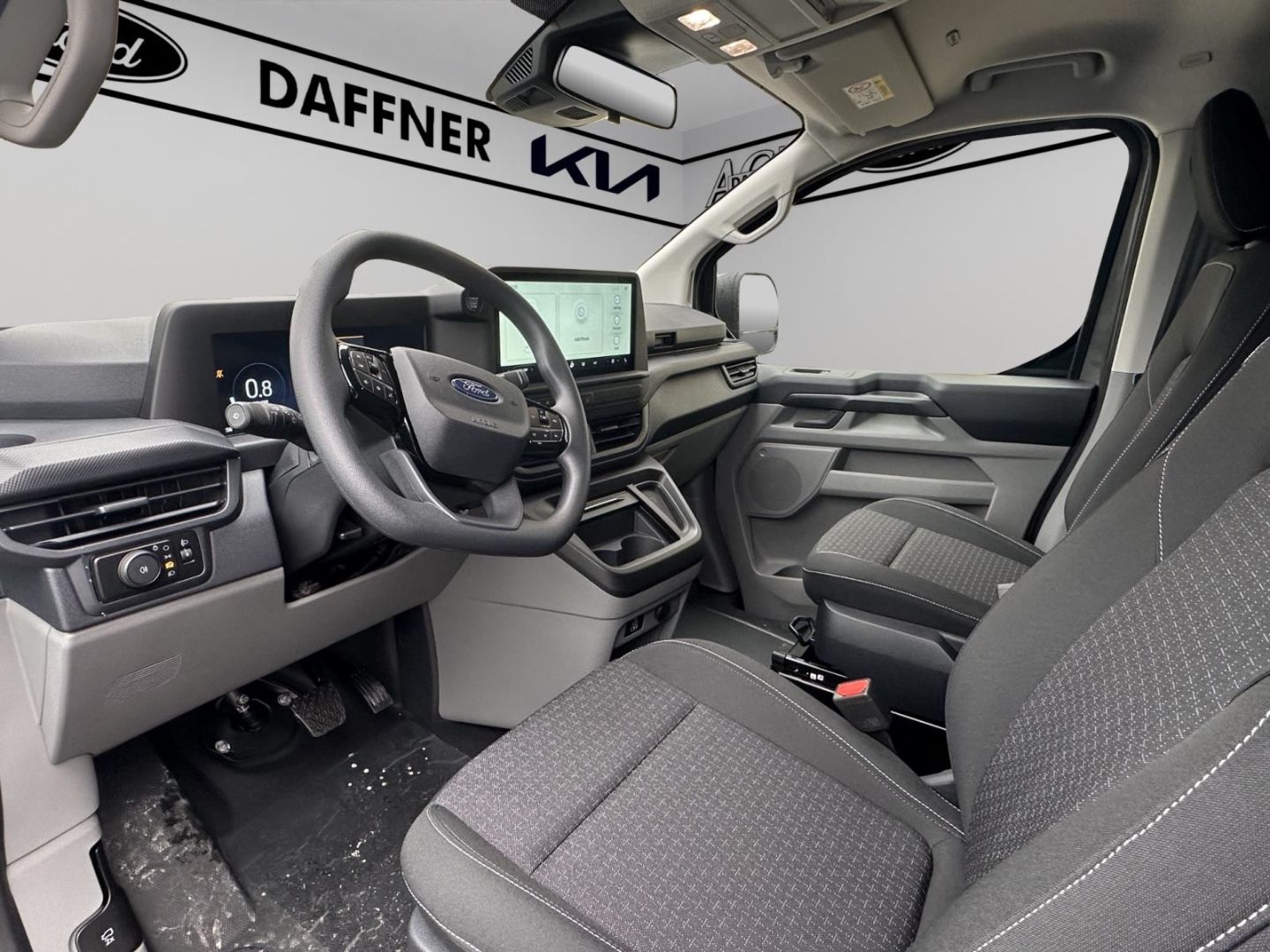 Fahrzeugabbildung Ford Transit Custom 320 L2 FWD StandHZG AHK Navi LED