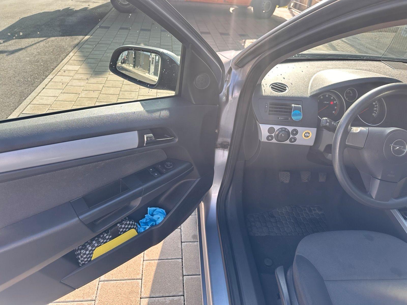 Opel Astra 2006 — photo 13