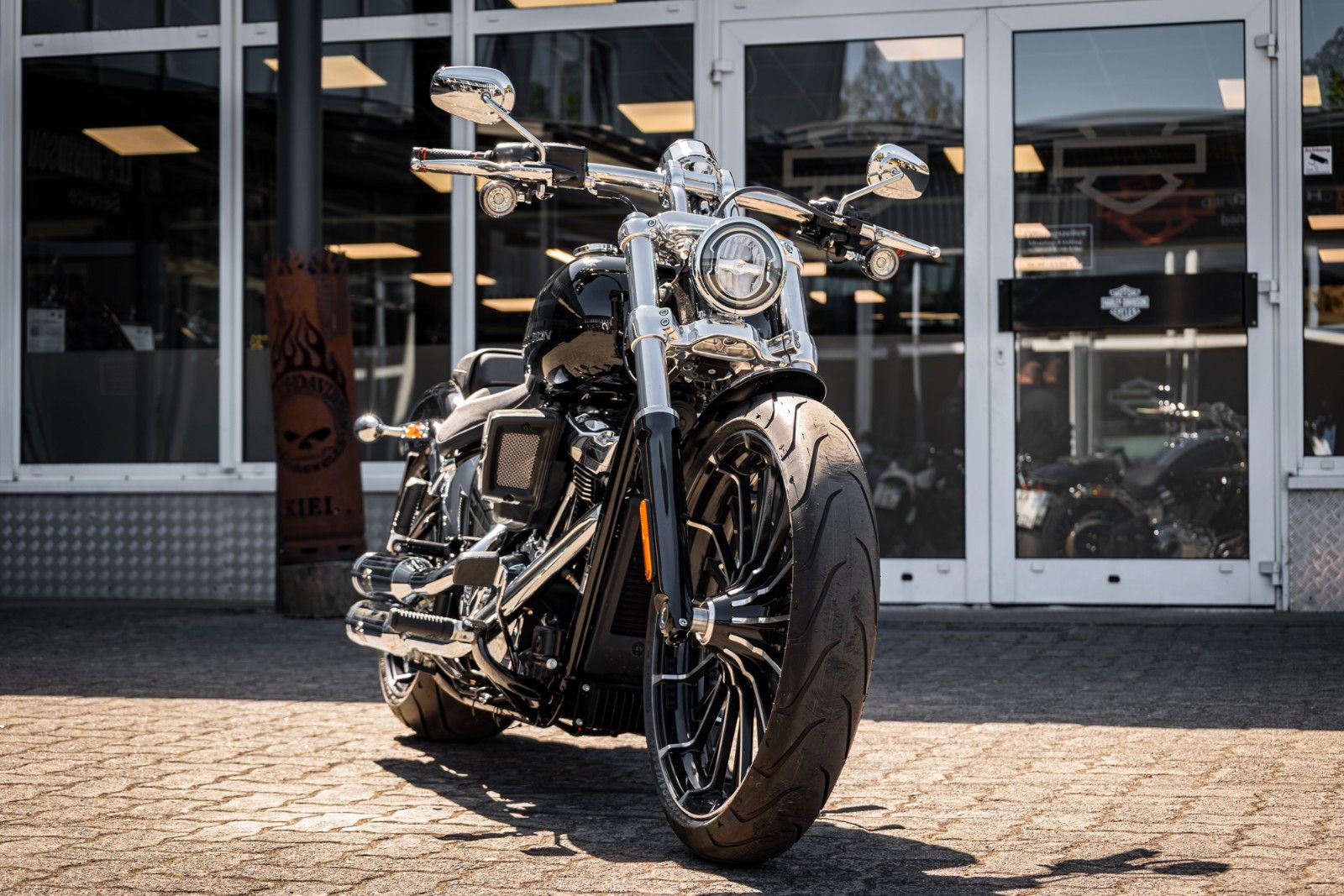 Fahrzeugabbildung Harley-Davidson BREAKOUT FXBR 117 ci - Jekill & Hyde