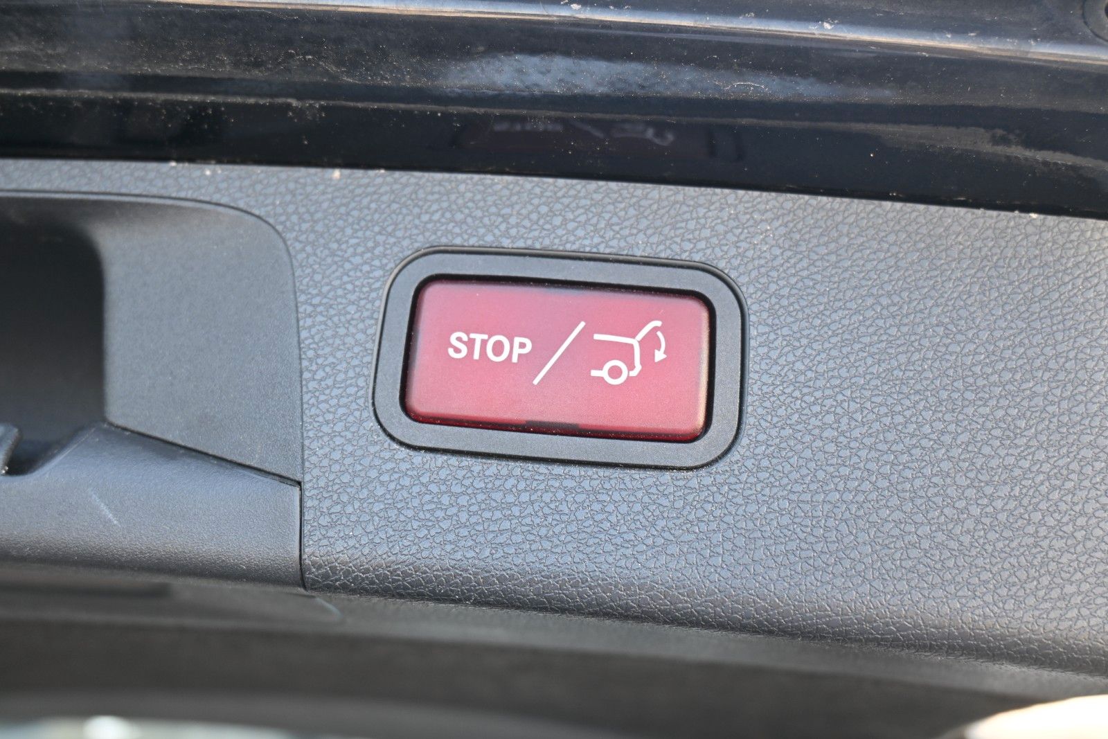 Fahrzeugabbildung Mercedes-Benz E 200 Autom. T-Modell 4Matic*RFK*LED*BLIS*