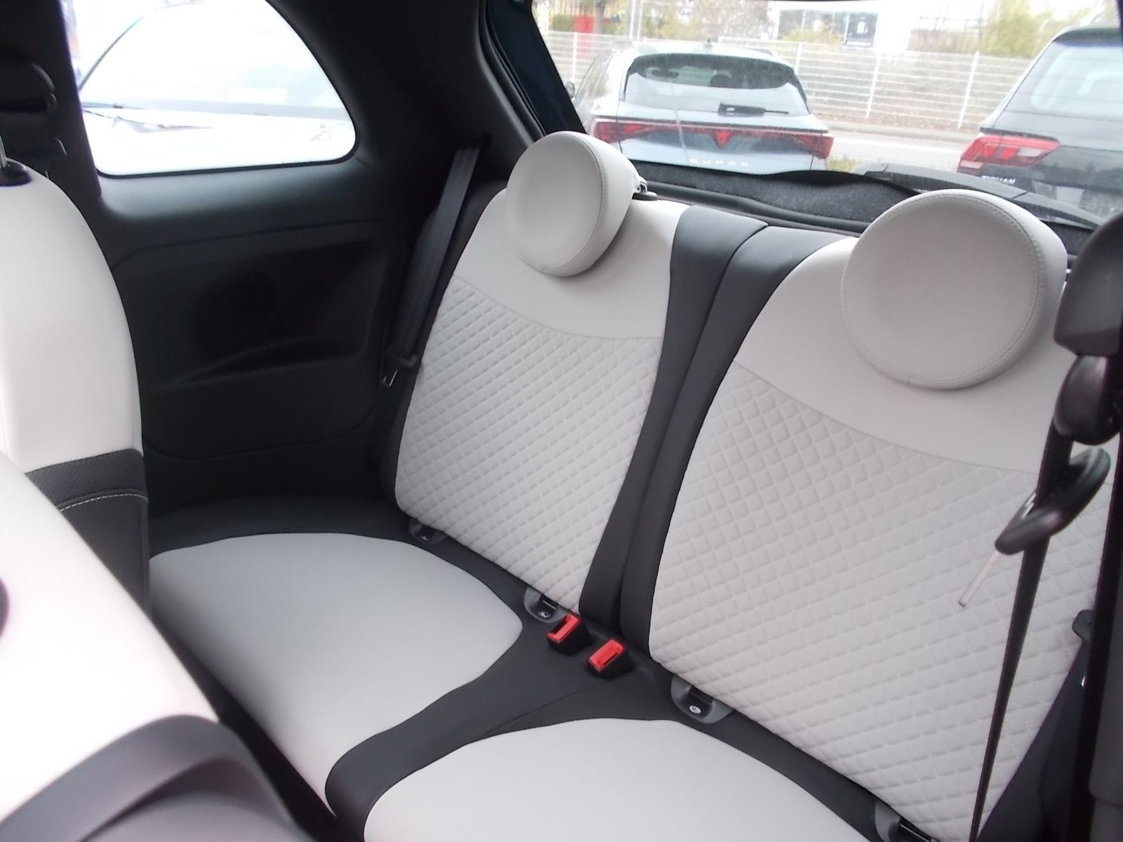 Fahrzeugabbildung Fiat 500 Dolcevita 1.0 Hybrid + Klimaautomatik