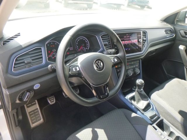 Fahrzeugabbildung Volkswagen T-Roc 1,5 TSI >AHK abnehmb/LED/PDC/Navi<