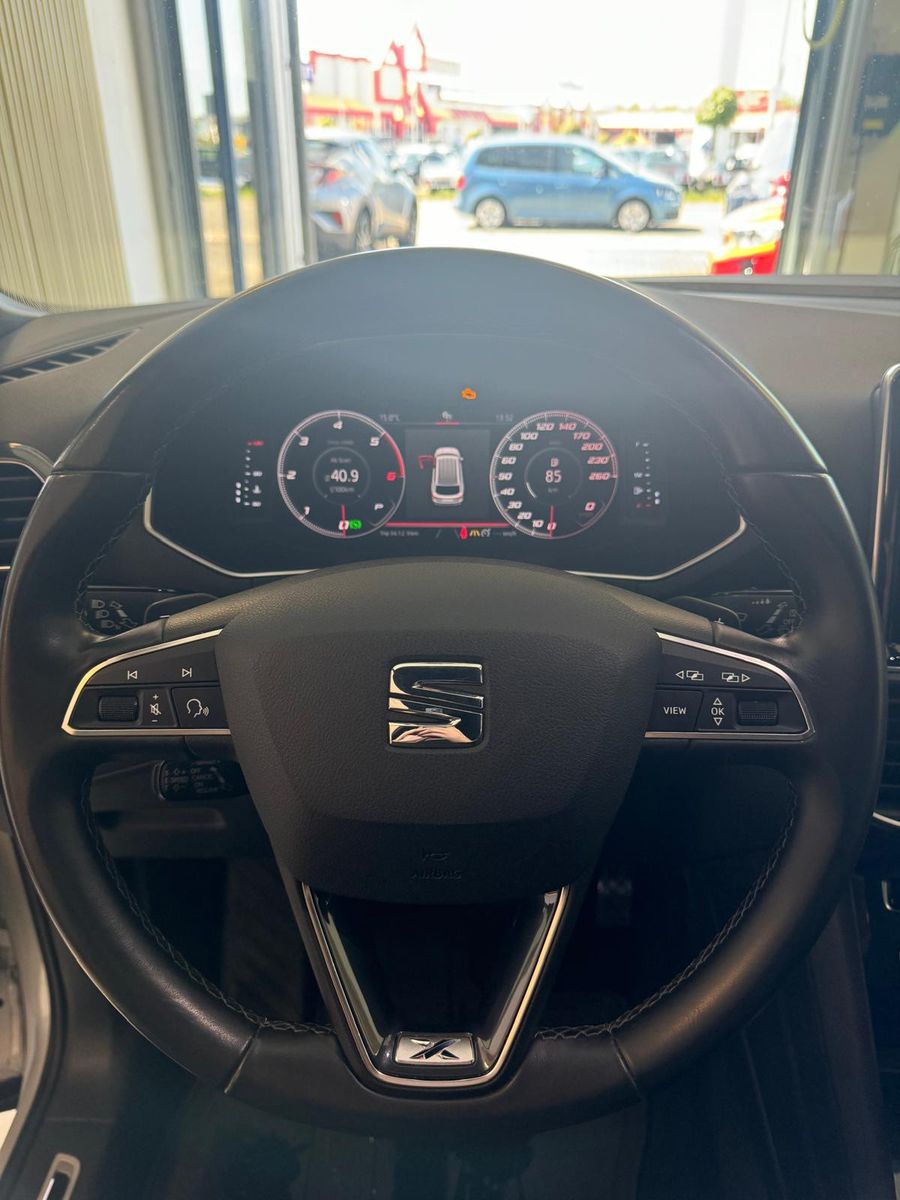 Fahrzeugabbildung SEAT Tarraco Xcellence 4Drive / NAVI/KLIMA/PANORAMA