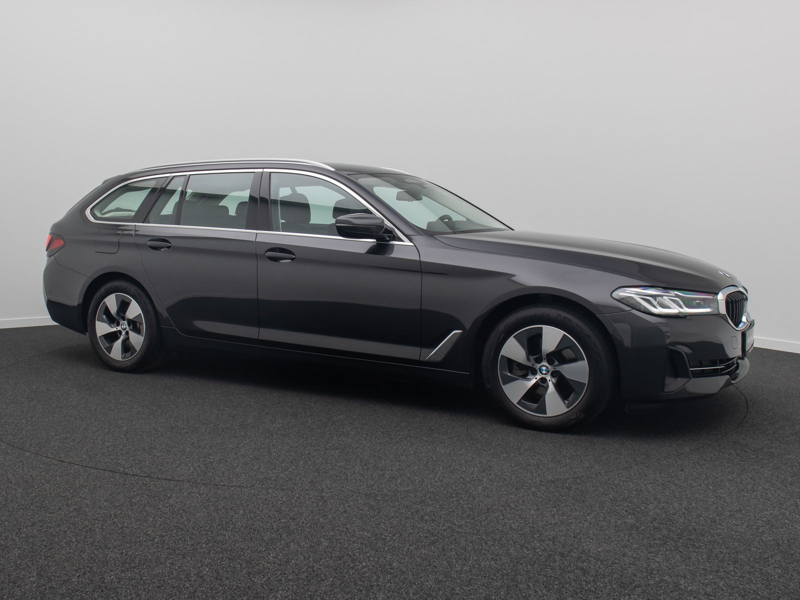Fahrzeugabbildung BMW 520d xD  Kamera Laser HUD DAB AHK Komfort Alarm