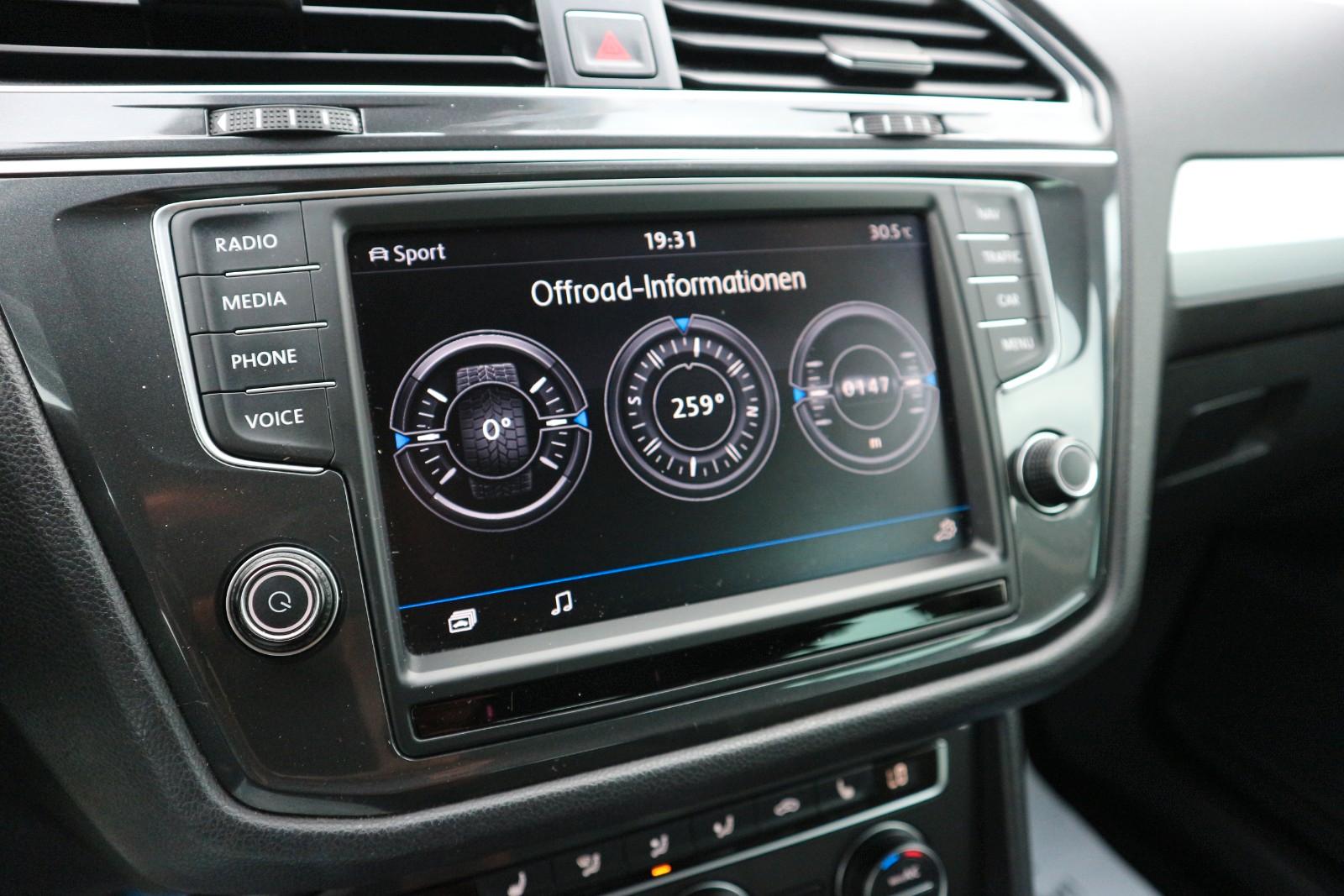 Volkswagen Tiguan 4Motion DSG Navi ACC PDC AHK CarPlay Spur