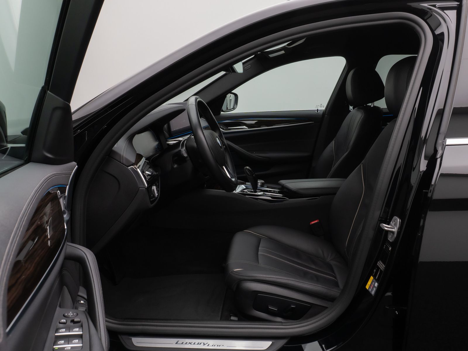 Fahrzeugabbildung BMW 530e Luxury Line Kamera DAB WLAN ACC Alarm LED