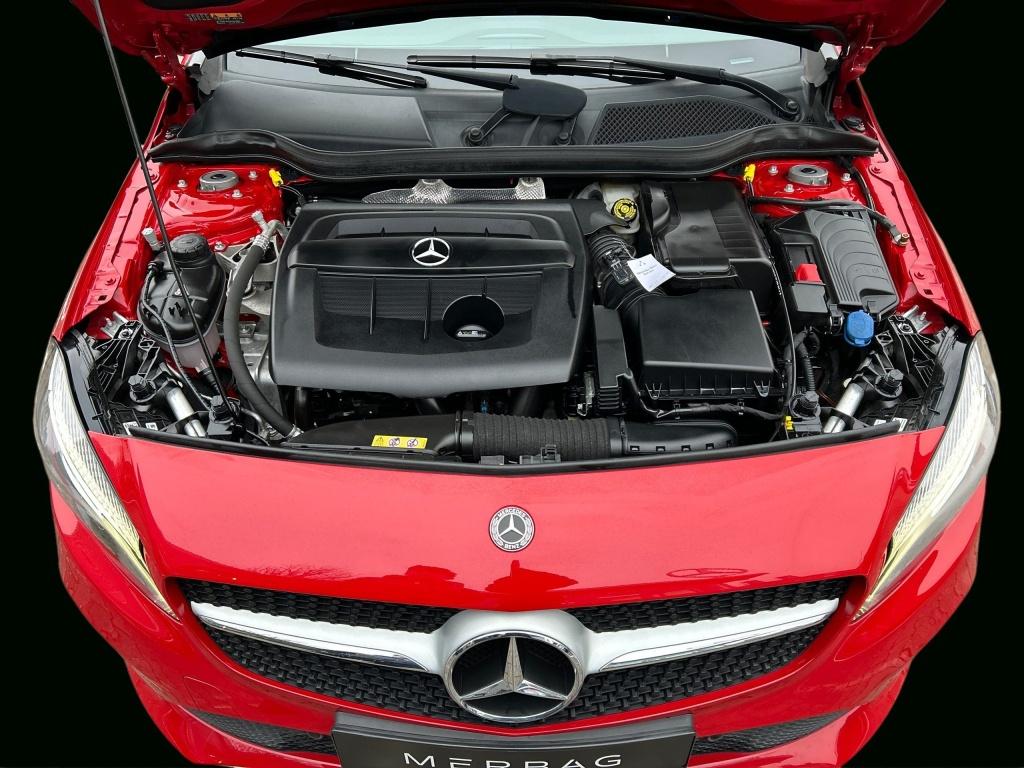 Mercedes-Benz A 180 d AUT Kam. KeyLess KlimaA LED LM Navi PDC
