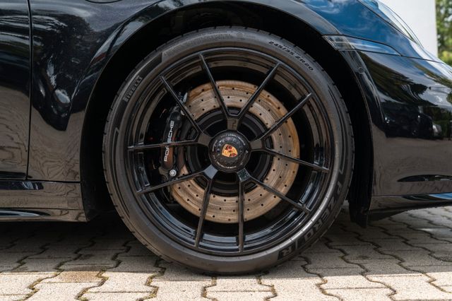 Porsche 992.2 Carrera 4 GTS / COUPE / 18 WEGE / LED Porsche 992.2 Carrera 4 GTS / COUPE / 18 WEGE / LED