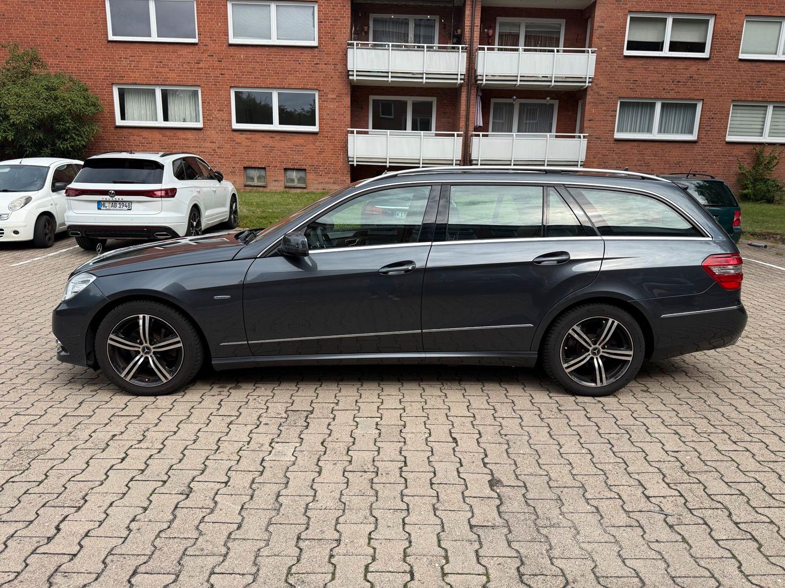 Mercedes-Benz E200 2011 — photo 7