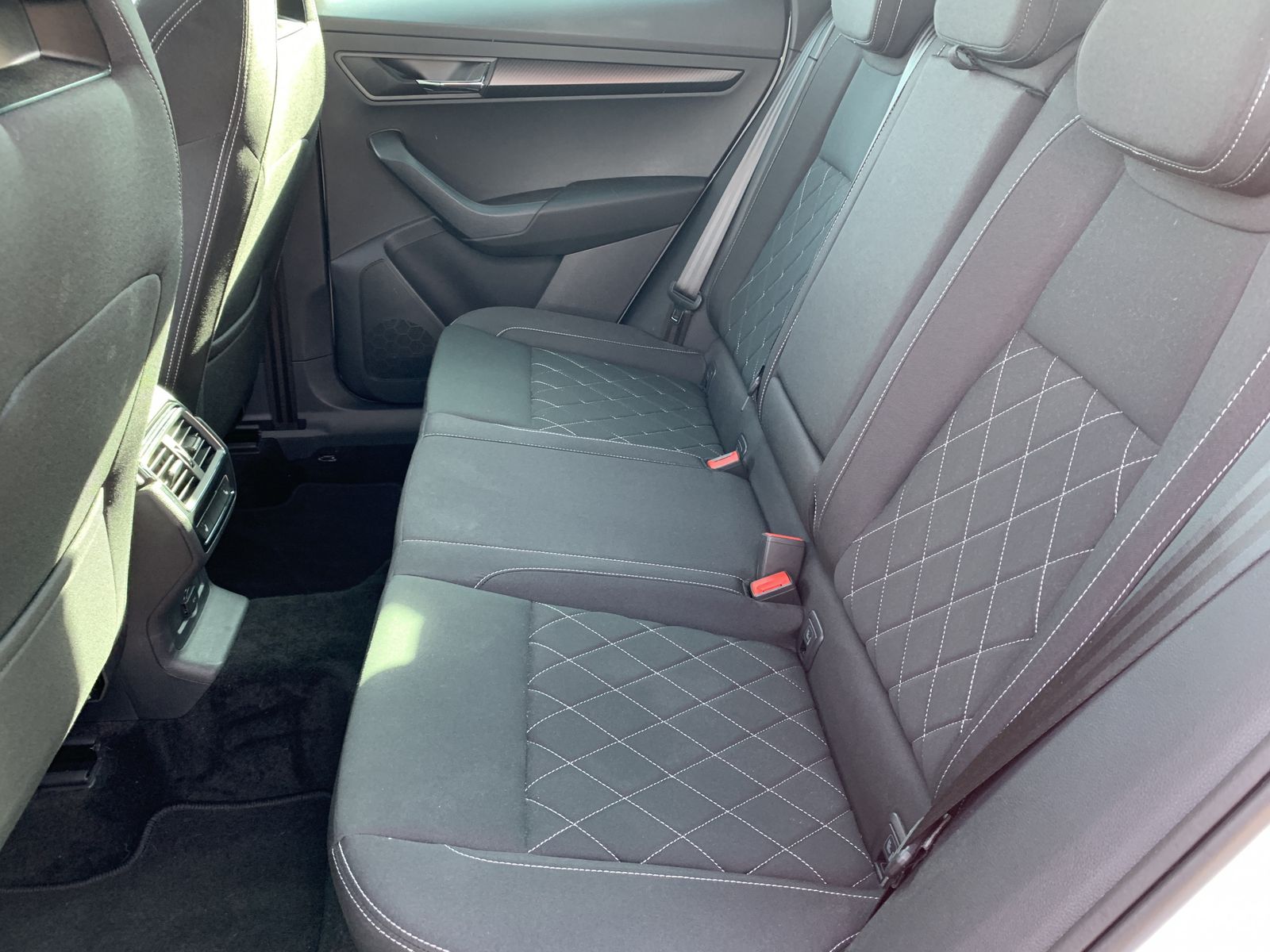 Fahrzeugabbildung SKODA Karoq 2.0 TSI*Sportline*4x4*AHK*Pano*LED*Cam*