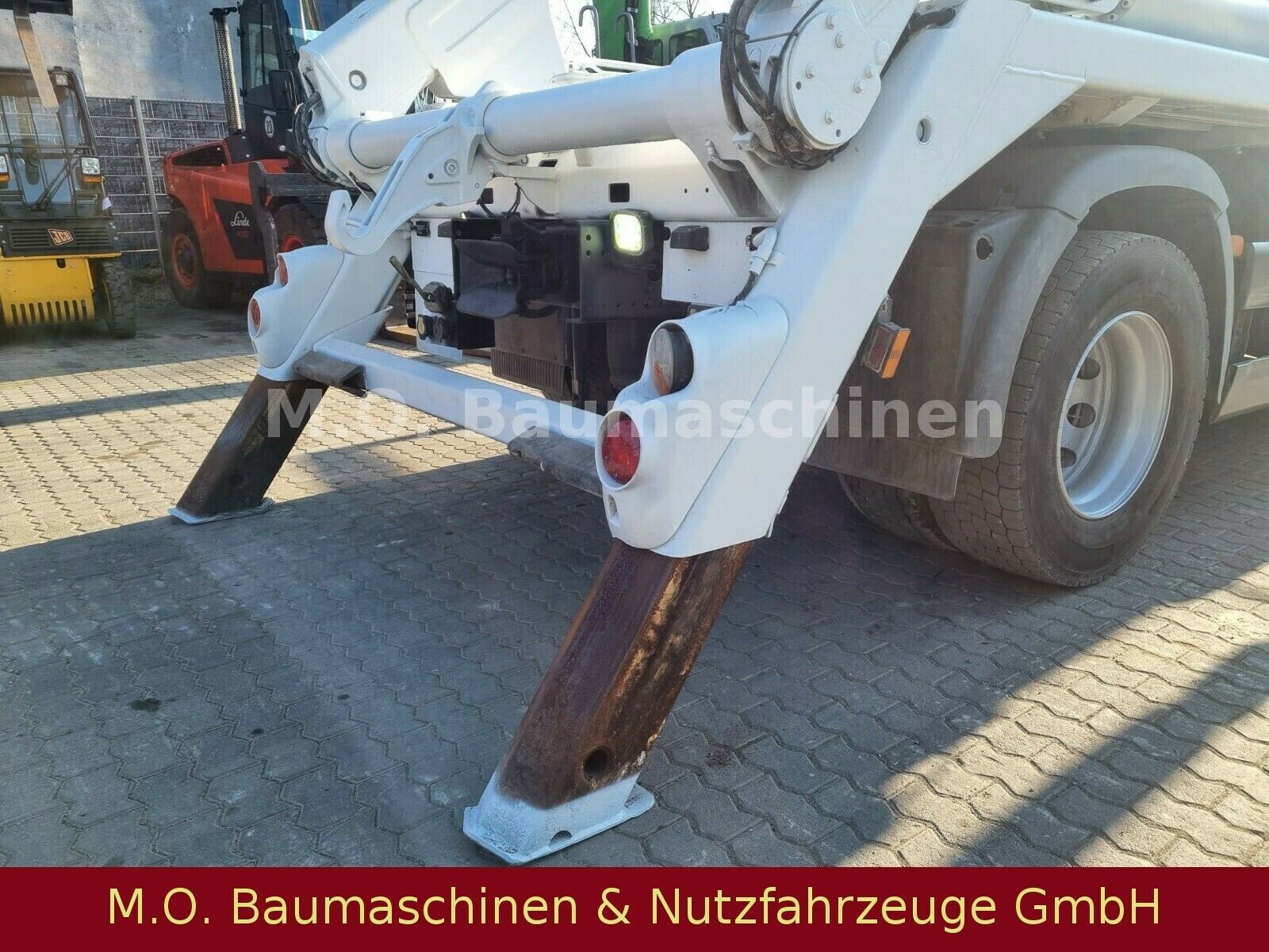 Fahrzeugabbildung MAN TGA 18.400 BL  / 4x2 / AC / Euro 4 /