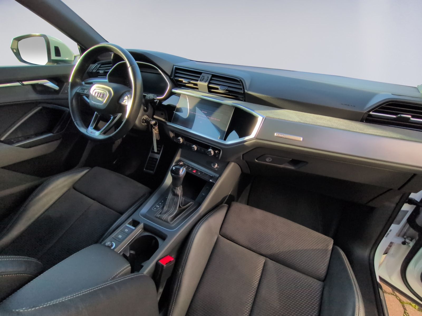 Q3 35 TFSI S tronic S Line AHK+GRA+LED