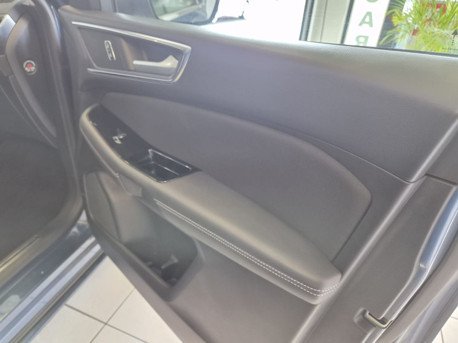 Fahrzeugabbildung Ford S-Max Titanium / 7 SITZE / SCHECKHEFT