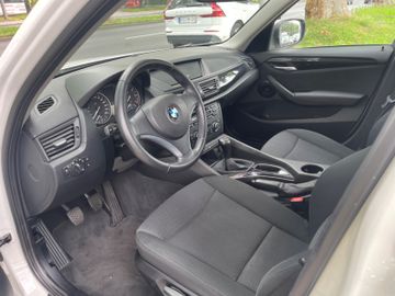 Fahrzeugabbildung BMW X1 18i sDrive*PDC*AHK*SHZ*Lichtsensor*