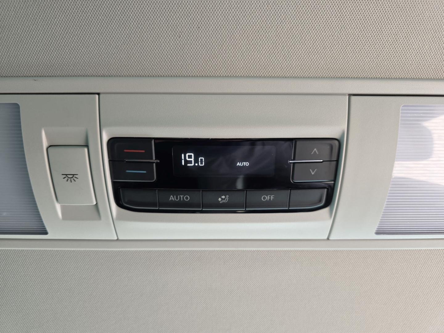 Volkswagen T6.1 Caravelle Comfortline 2.0 TDI Navi AHK