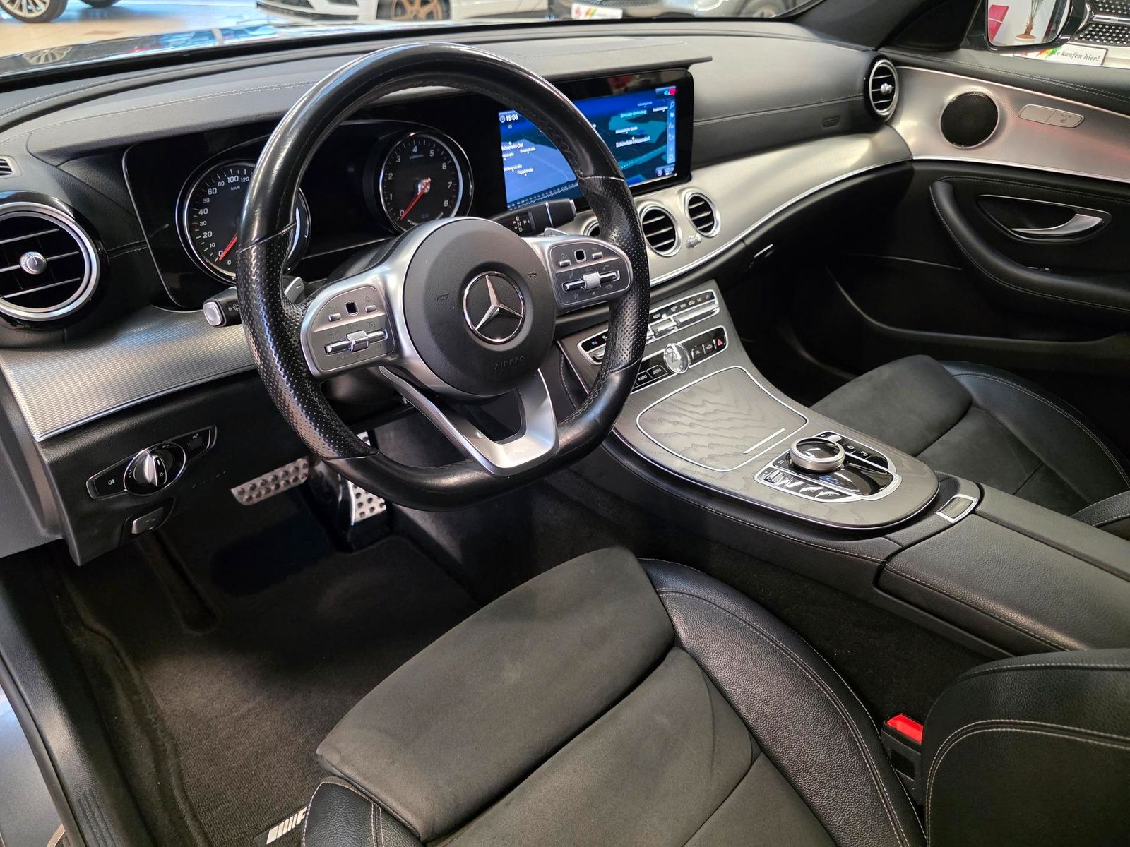 Fahrzeugabbildung Mercedes-Benz E 300 T Automatik AMG Line/20"Alu/Ahk