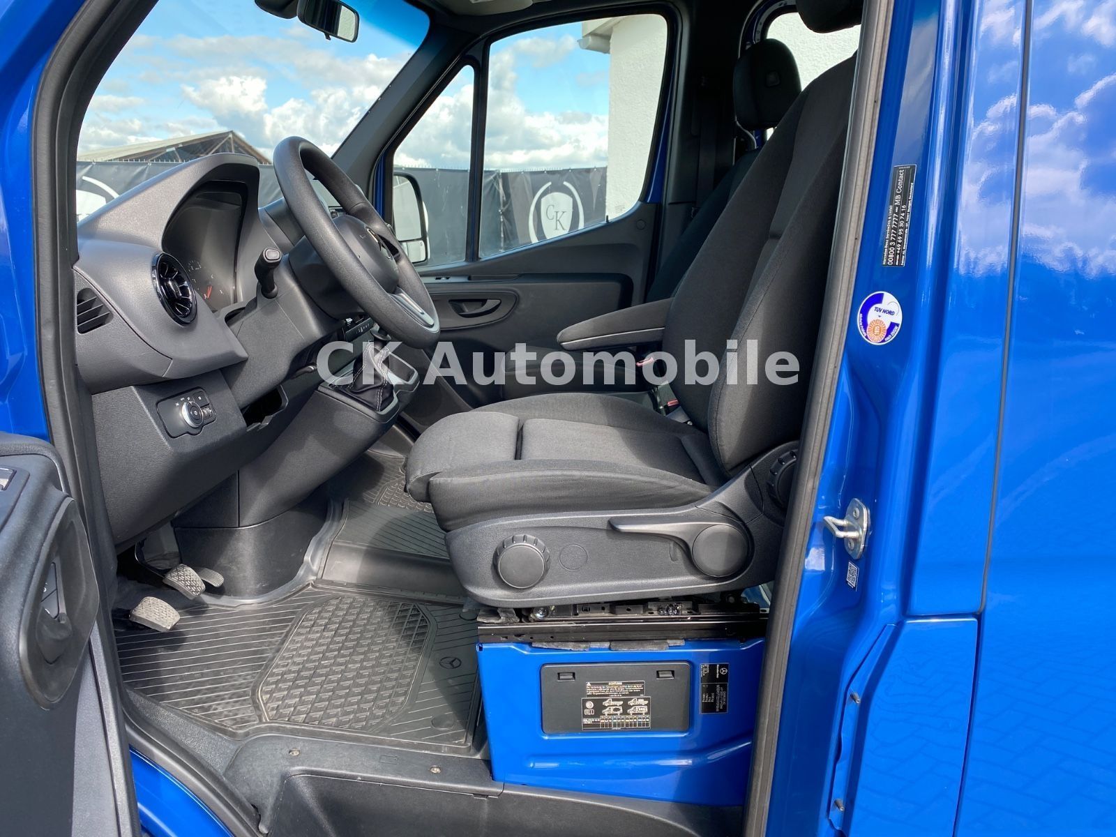 Fahrzeugabbildung Mercedes-Benz Sprinter III Tourer 214 RWD L2 /9 Sitze/Klima