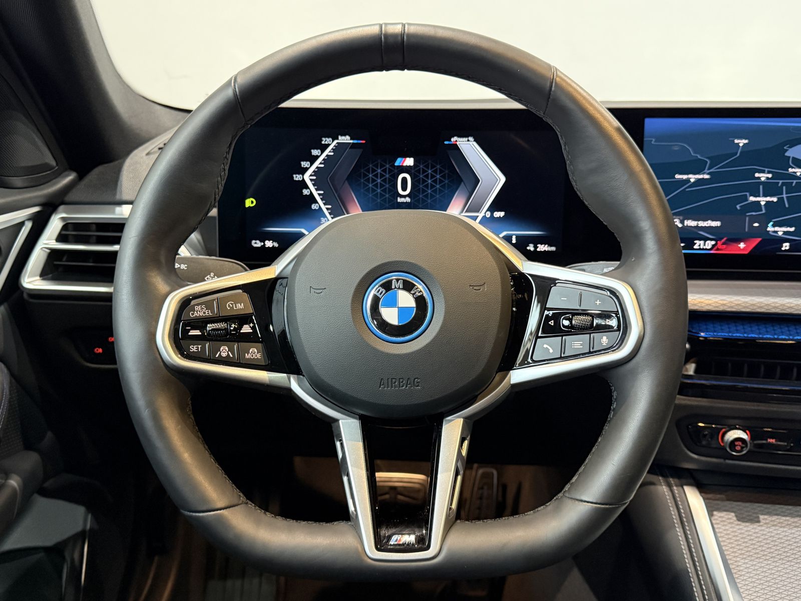 Fahrzeugabbildung BMW i4 eDrive40 M Sportpaket Driving Assistant Profe