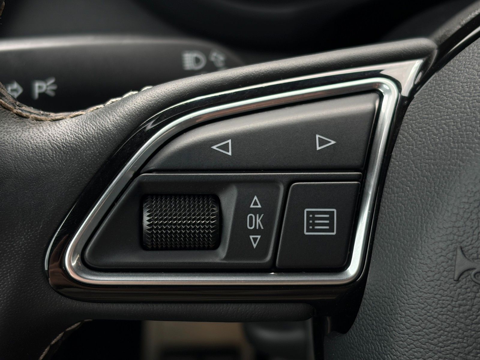 Fahrzeugabbildung Audi S1 2.0 TFSI quattro SHZ PDC Navi Leder Ambiente