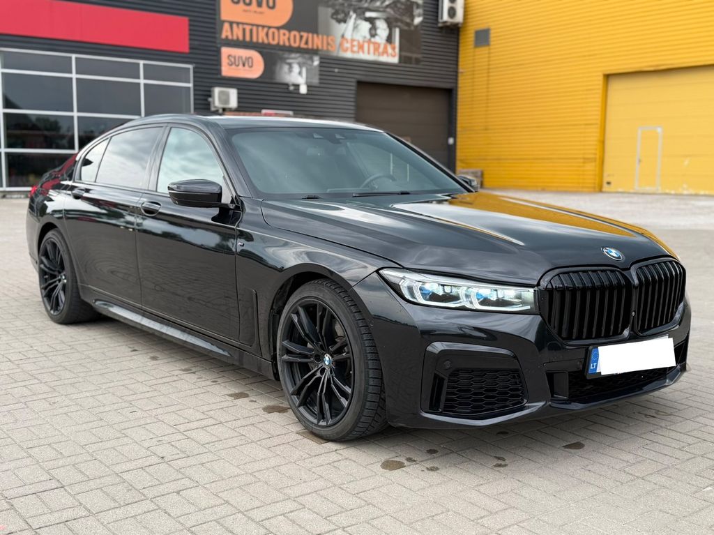 Image of BMW 740