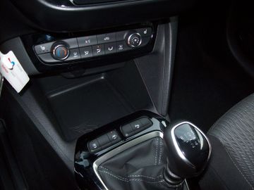 Bild 13 Opel Corsa F 1.2T Edition SHZ LHZ Tel DAB Klima PDC