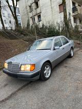 Mercedes-Benz Mercedes W124 E230 - Mercedes-Benz E 230 aus 1990