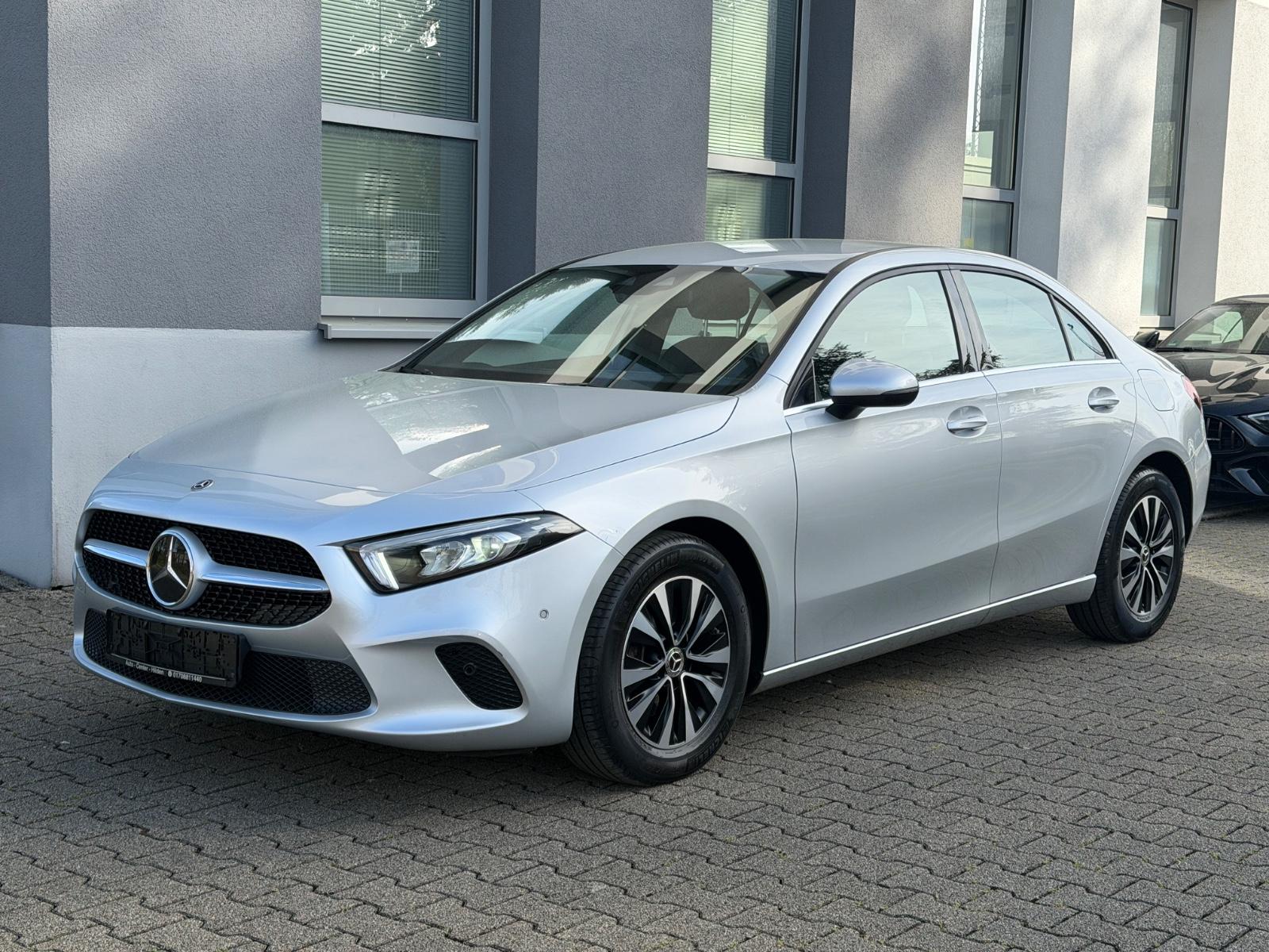 Mercedes-Benz A 180 d°LED°Widescreen°Apple car Play°