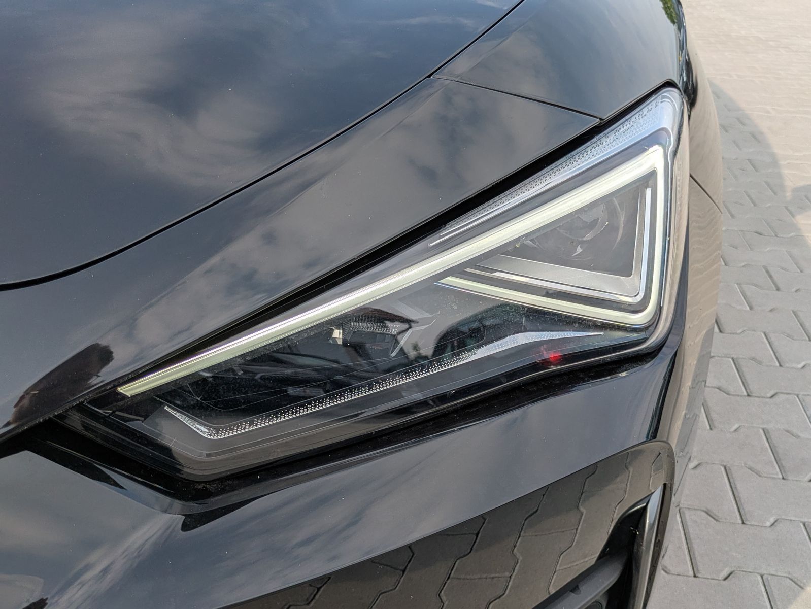 Fahrzeugabbildung CUPRA Leon 1.5 eTSI DSG MATRIX-LED*ACC*AHK*KAMERA*18"