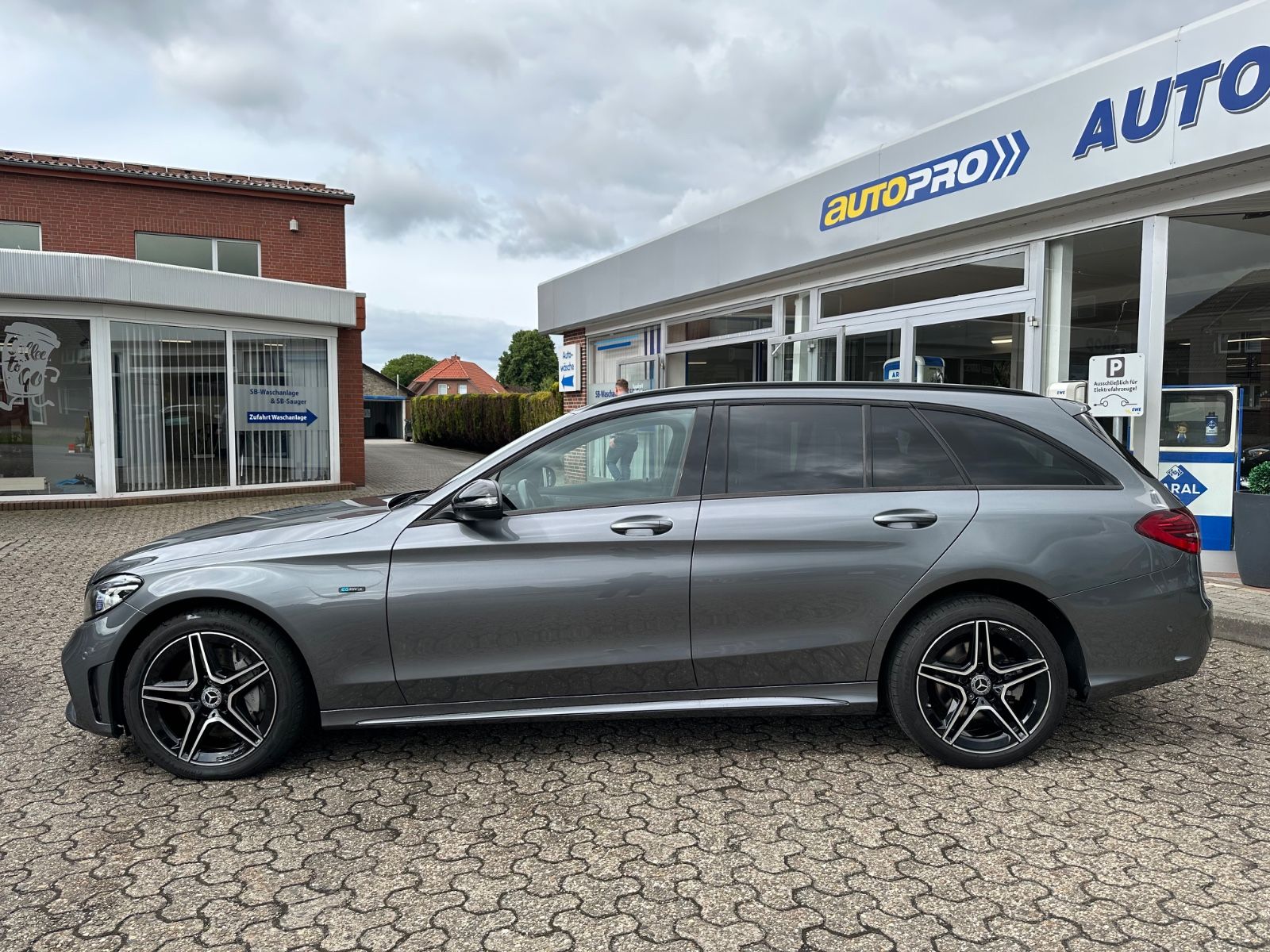 Fahrzeugabbildung Mercedes-Benz C 300 de T-Modell Night Edition AMG AHK/Standhzg